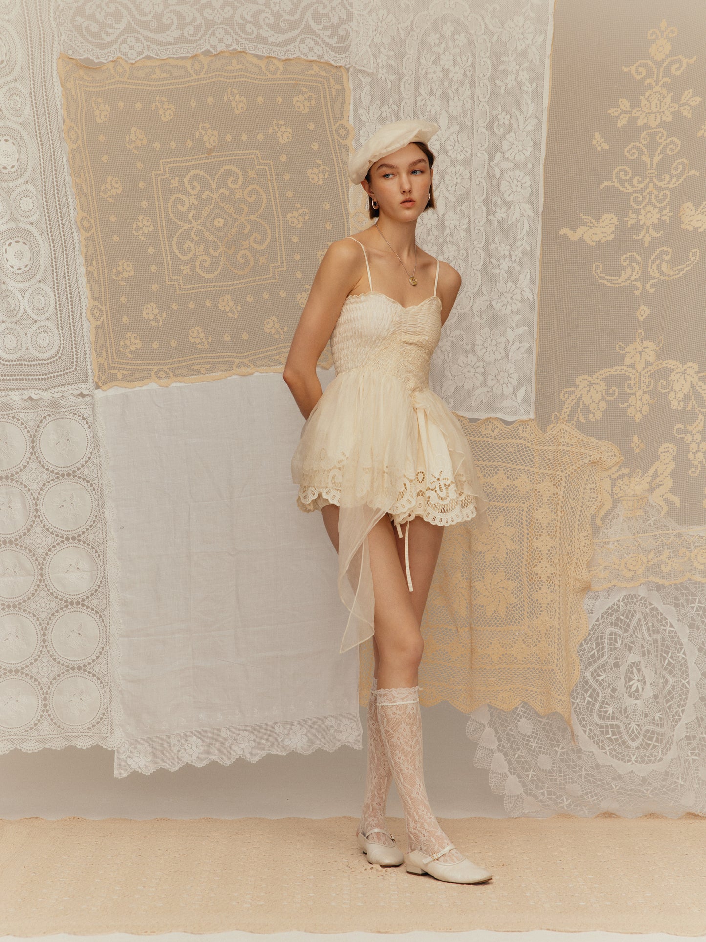 Cold-dyed silk fluttering panel strappy top