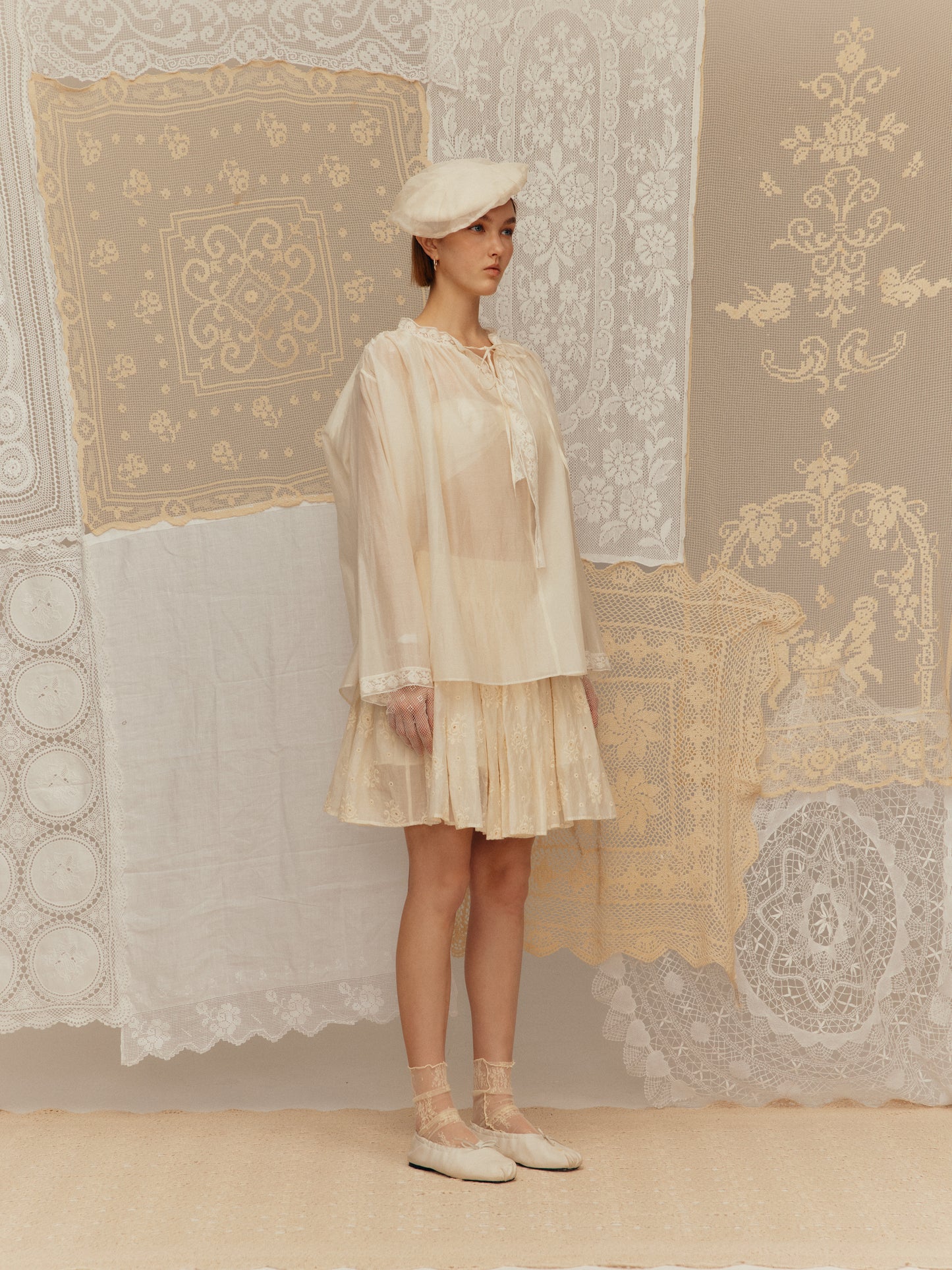 A-line short skirt made of silk-cotton fabric with floral patterns and embroidery
