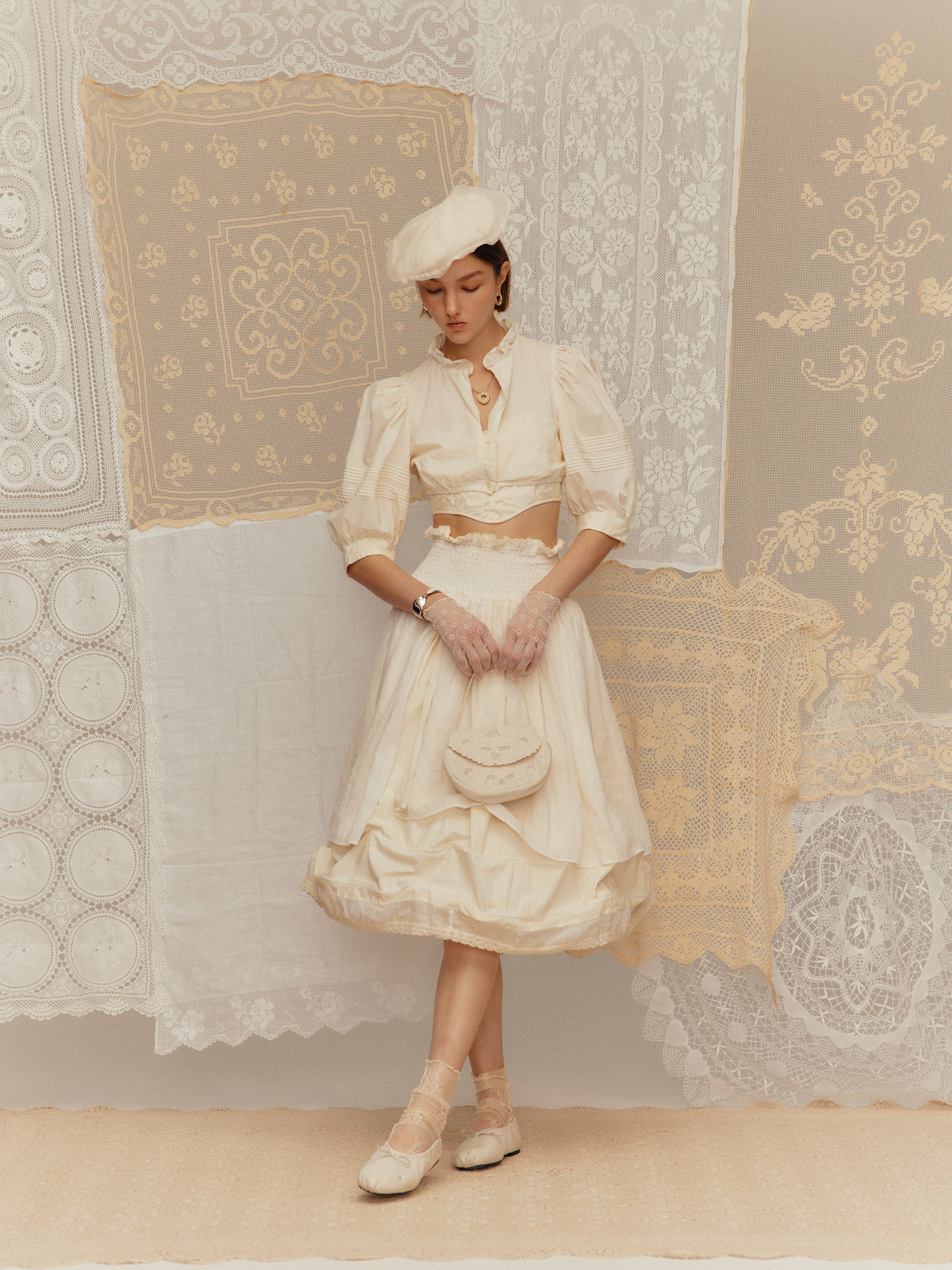Short shirt with cold-dyeing and ruffled collar