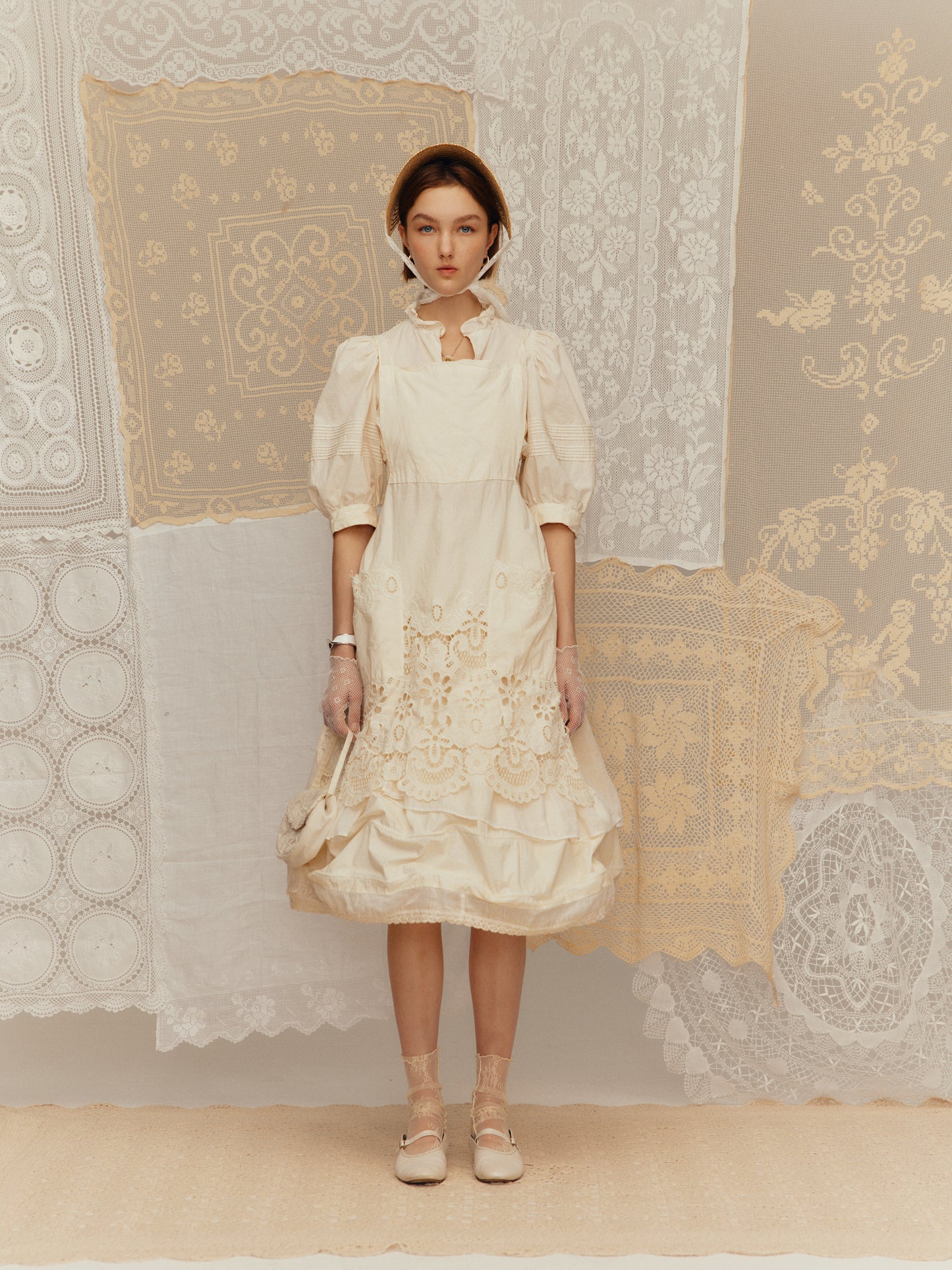 Short shirt with cold-dyeing and ruffled collar