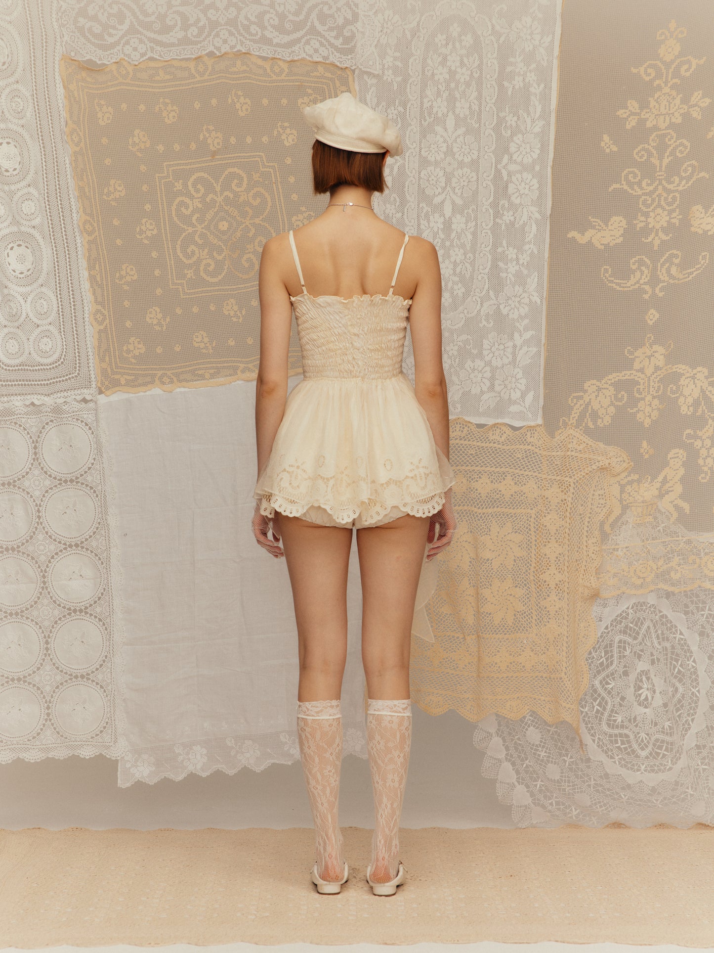 Cold-dyed silk fluttering panel strappy top